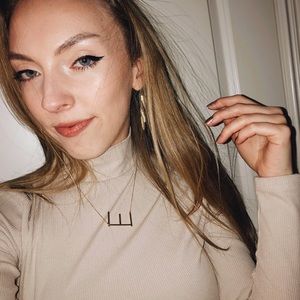 Meet your Posher, Ella